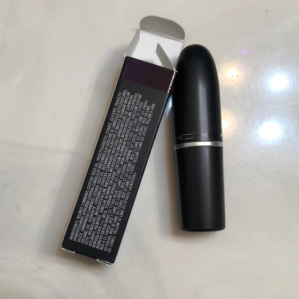 MAC Satin Lipstick Shade 805 Cyber 3g Discontinued Shade NEW With BOX - Picture 4 of 11